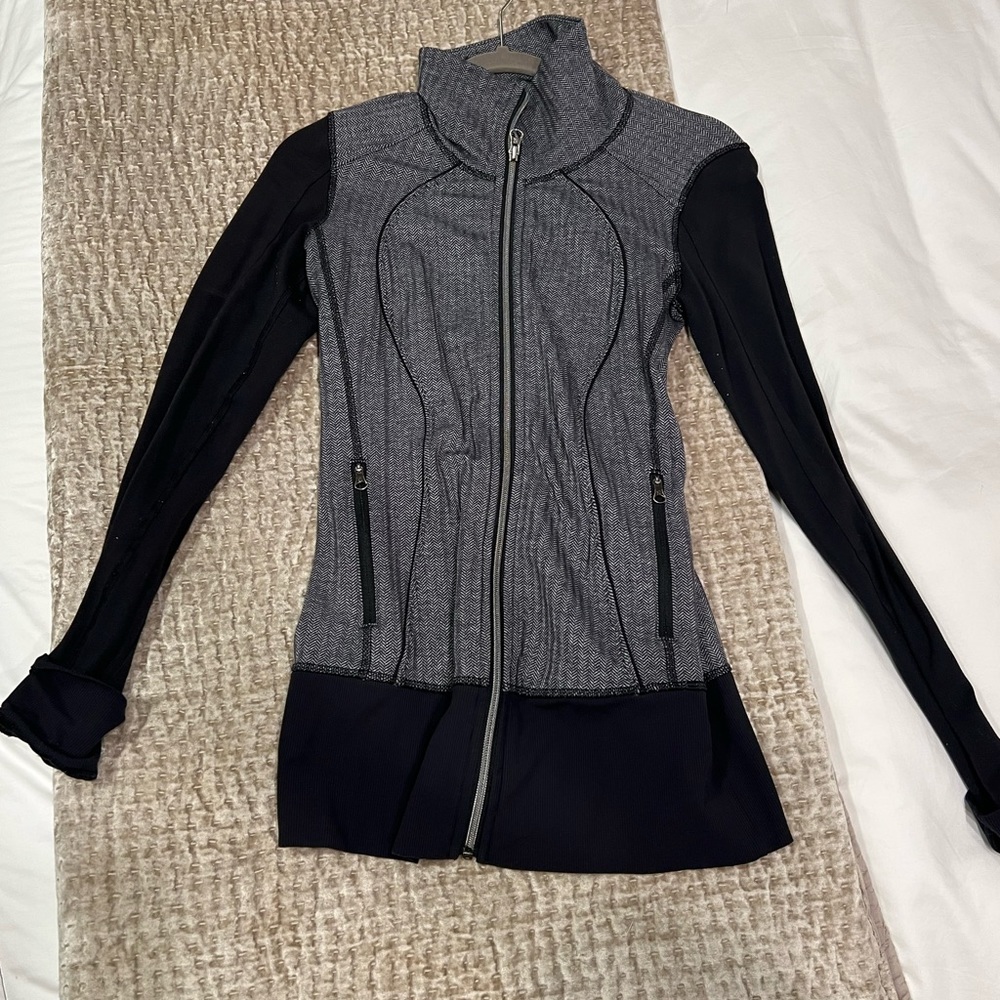Lululemon jacket size 4 herringbone gray and black.